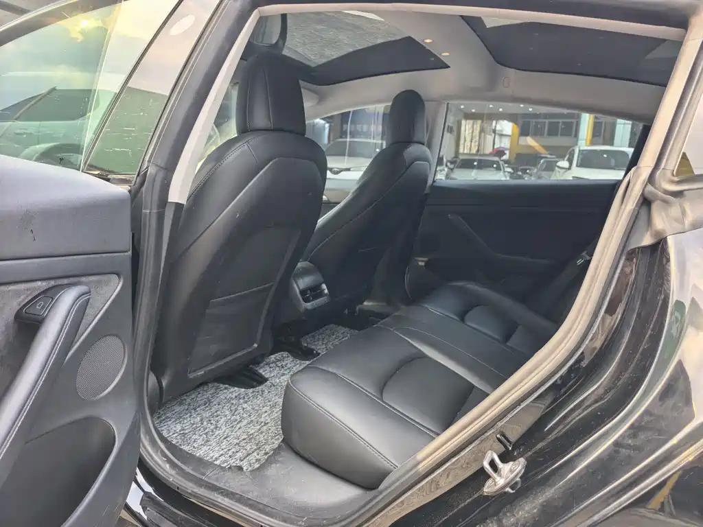 Tesla Model 3 — миниатюра 8