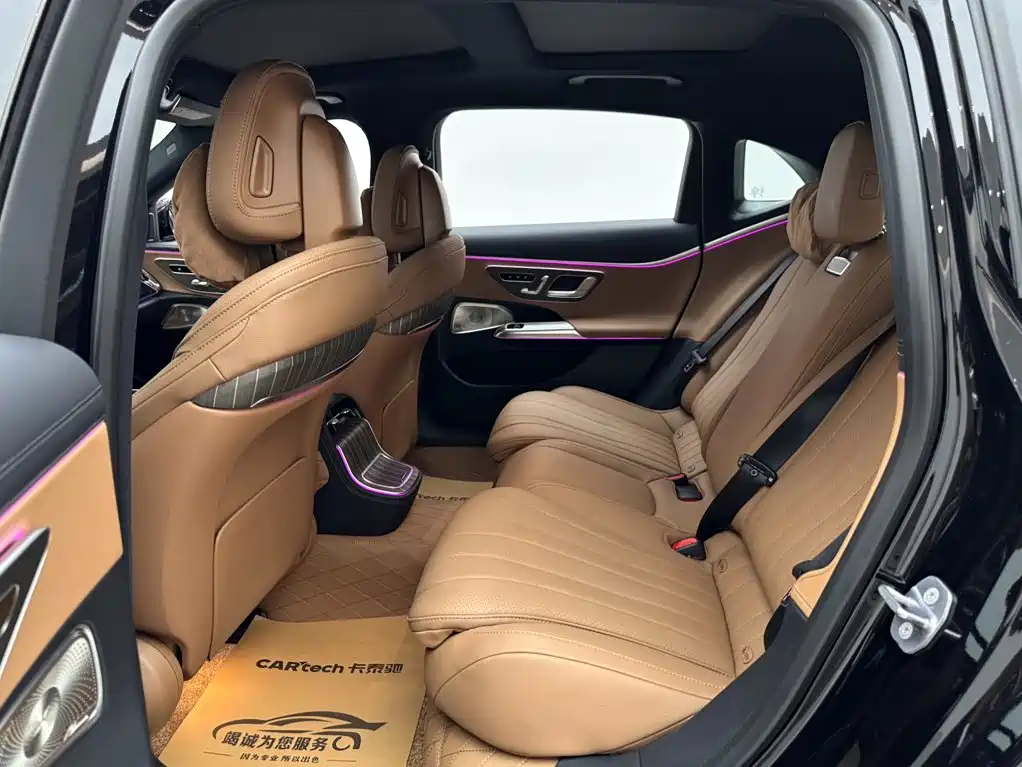 Mercedes-Benz E-Class — миниатюра 9