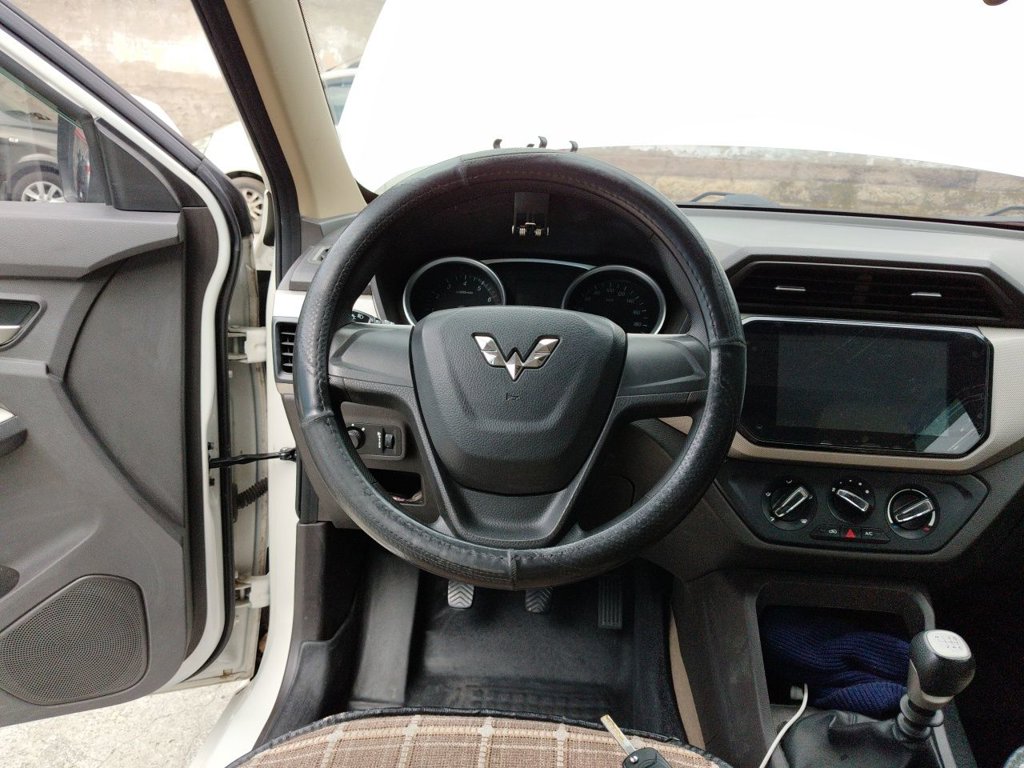 Wuling Hongguang — миниатюра 6