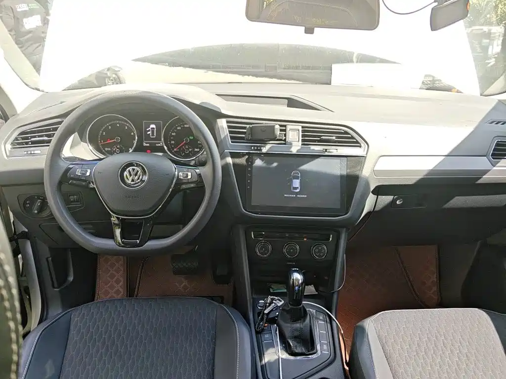 Volkswagen Tiguan L — миниатюра 10
