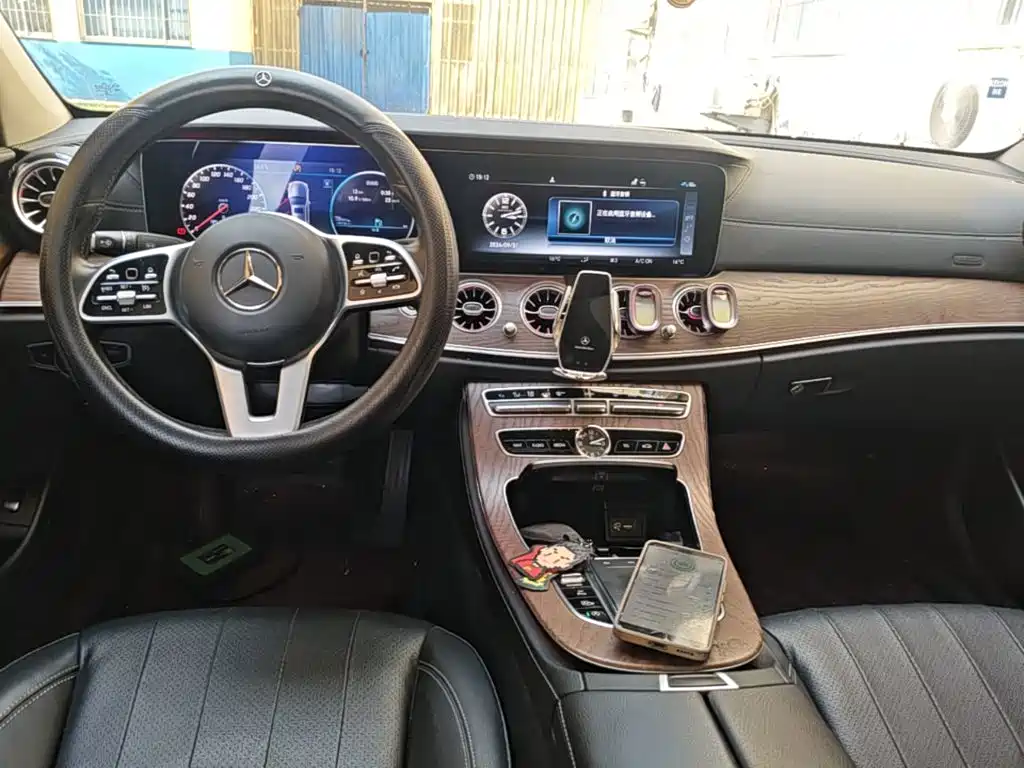 Mercedes-Benz E-Class — миниатюра 10