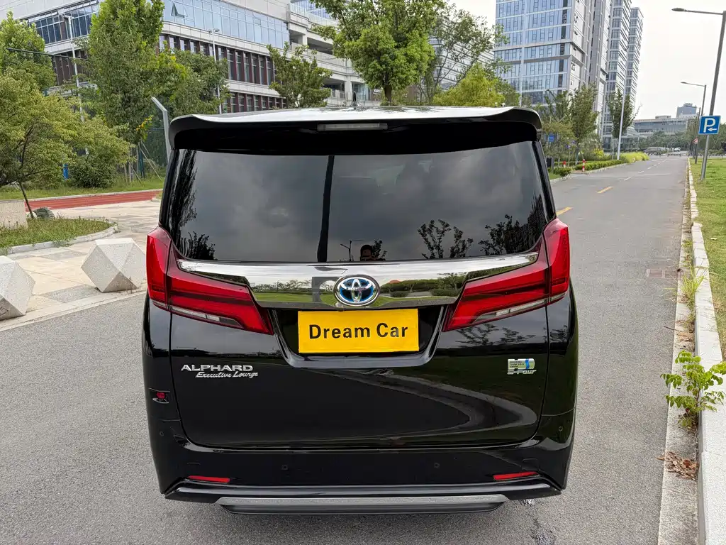 Toyota Alphard — миниатюра 6