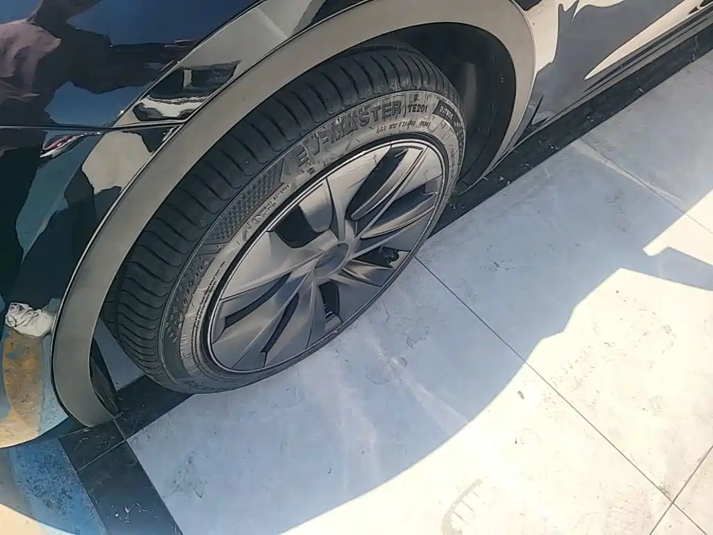 Tesla Model Y — миниатюра 23