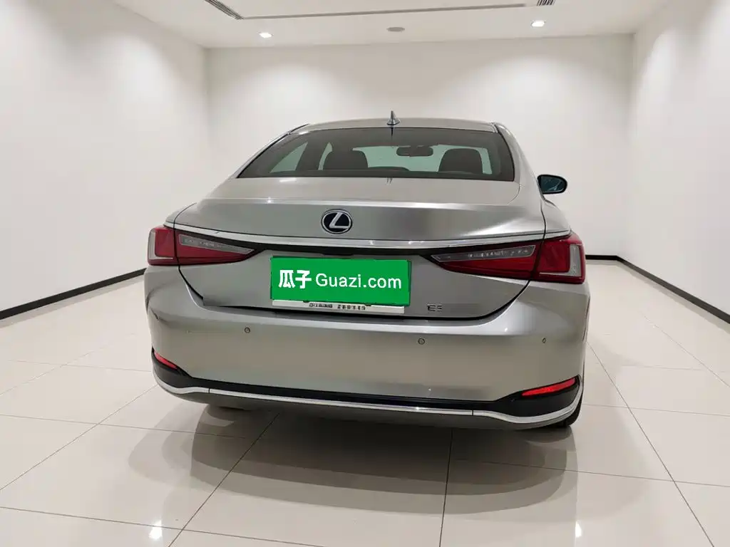 Lexus ES — миниатюра 5