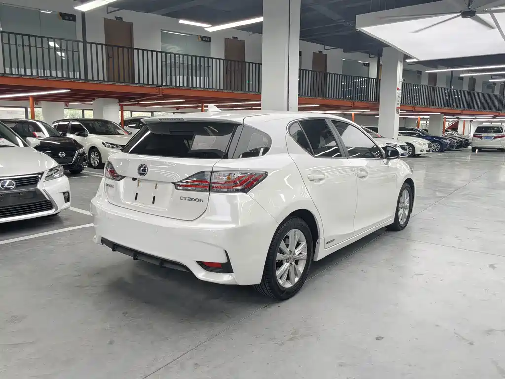 Lexus CT — миниатюра 12