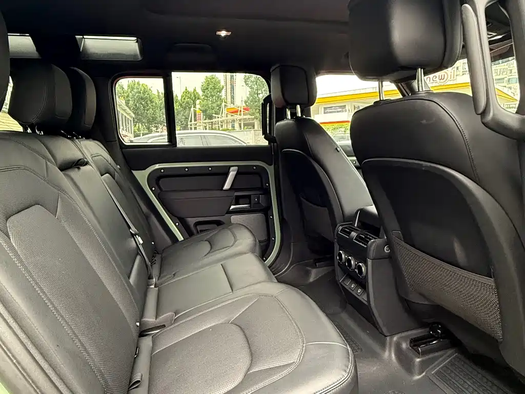 Land Rover Defender — миниатюра 6
