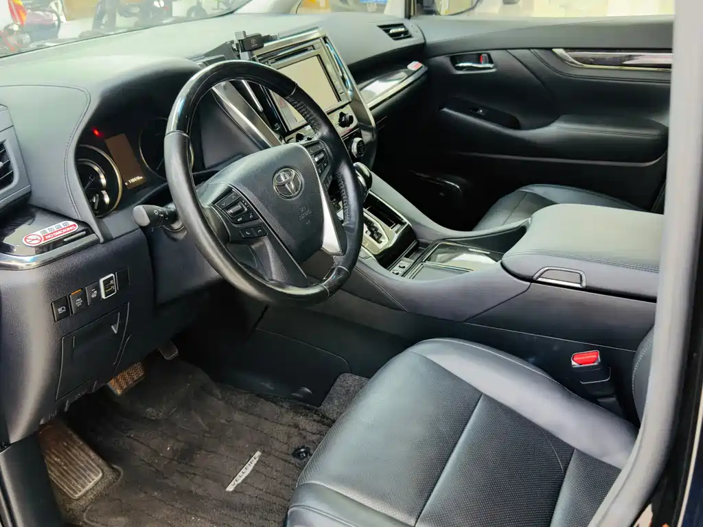 Toyota Vellfire — миниатюра 9