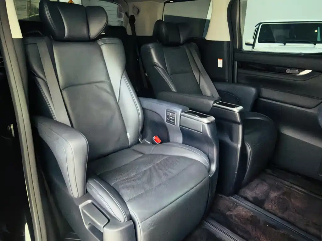 Toyota Vellfire — миниатюра 13