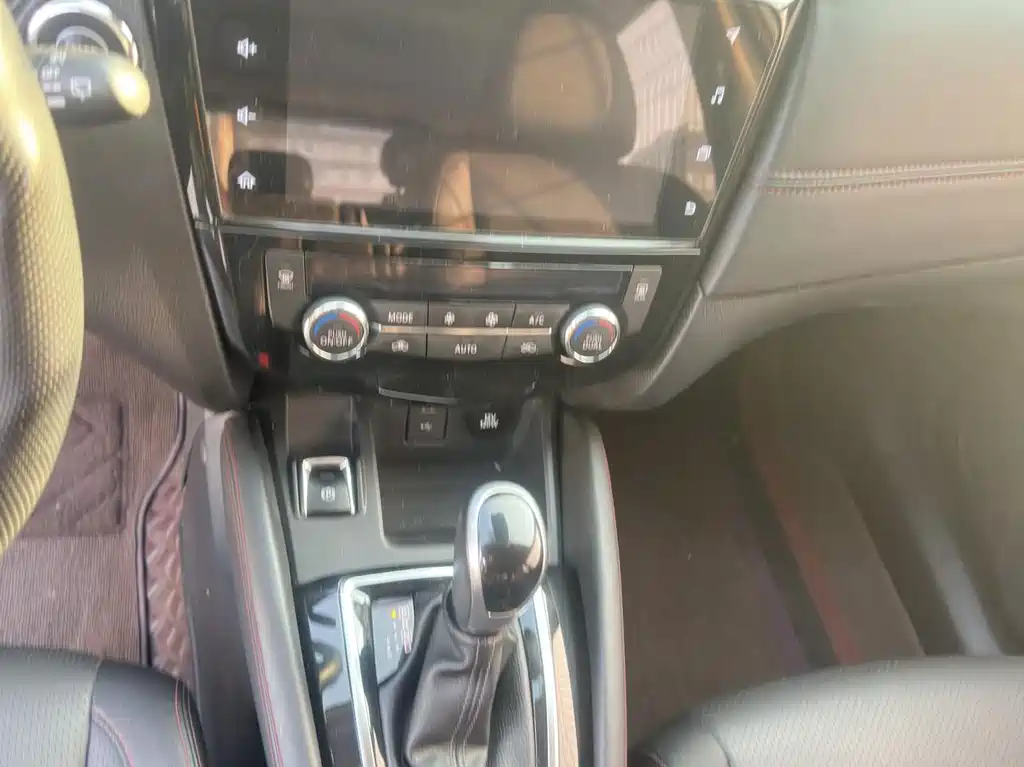 Nissan Qashqai — миниатюра 11