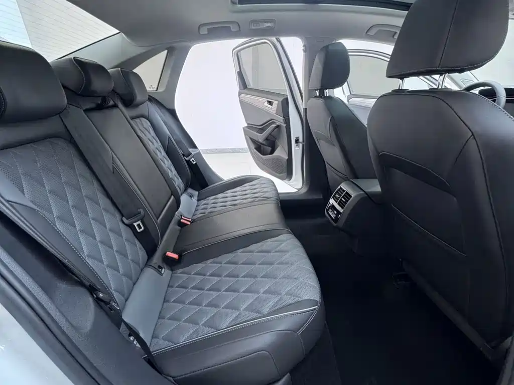 Volkswagen Sagitar — миниатюра 15
