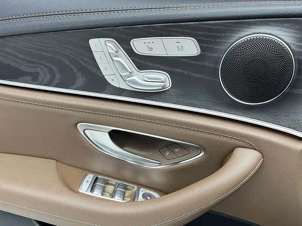 Mercedes-Benz E-Class — миниатюра 9