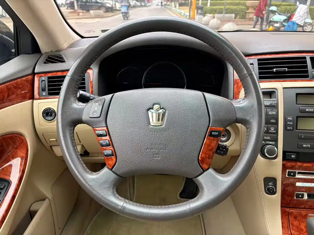 Toyota Crown — миниатюра 10