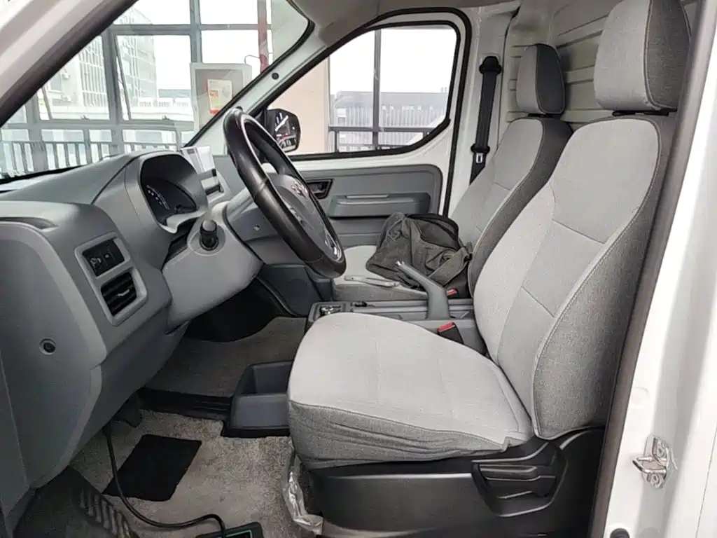 Wuling Yangguang — миниатюра 15