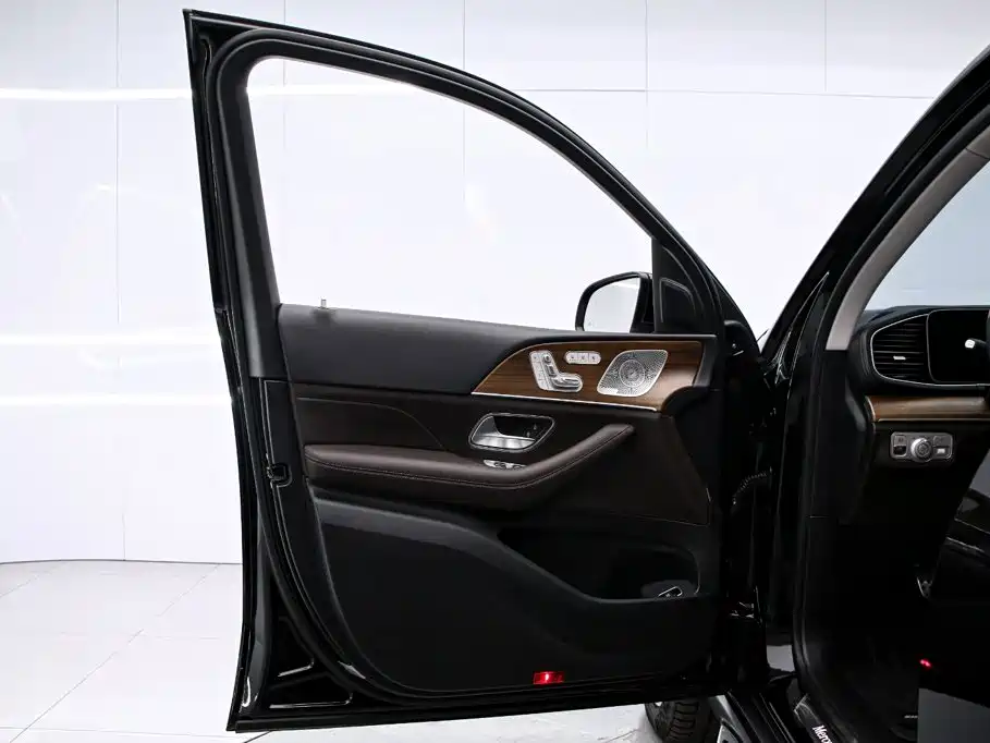 Mercedes-Benz GLS — миниатюра 13