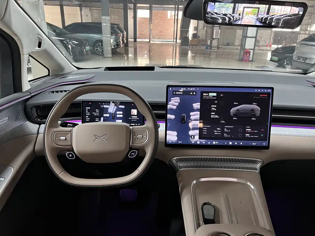 XPeng X9 — миниатюра 12