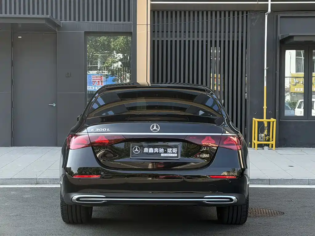 Mercedes-Benz E-Class — миниатюра 13