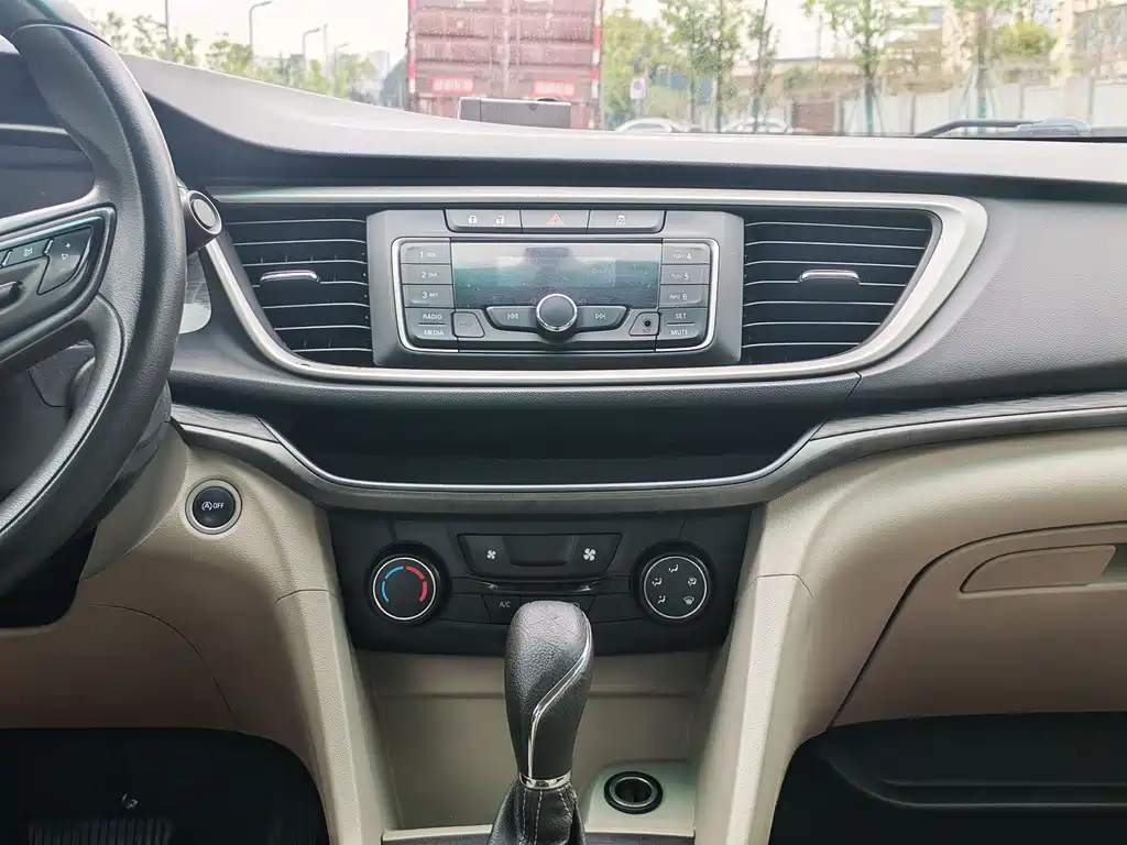 Buick Excelle — миниатюра 9