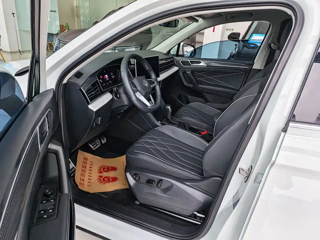 Volkswagen Tiguan L L 2024 330TSI AT R-Line