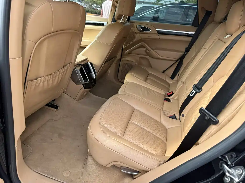 Porsche Cayenne — миниатюра 7