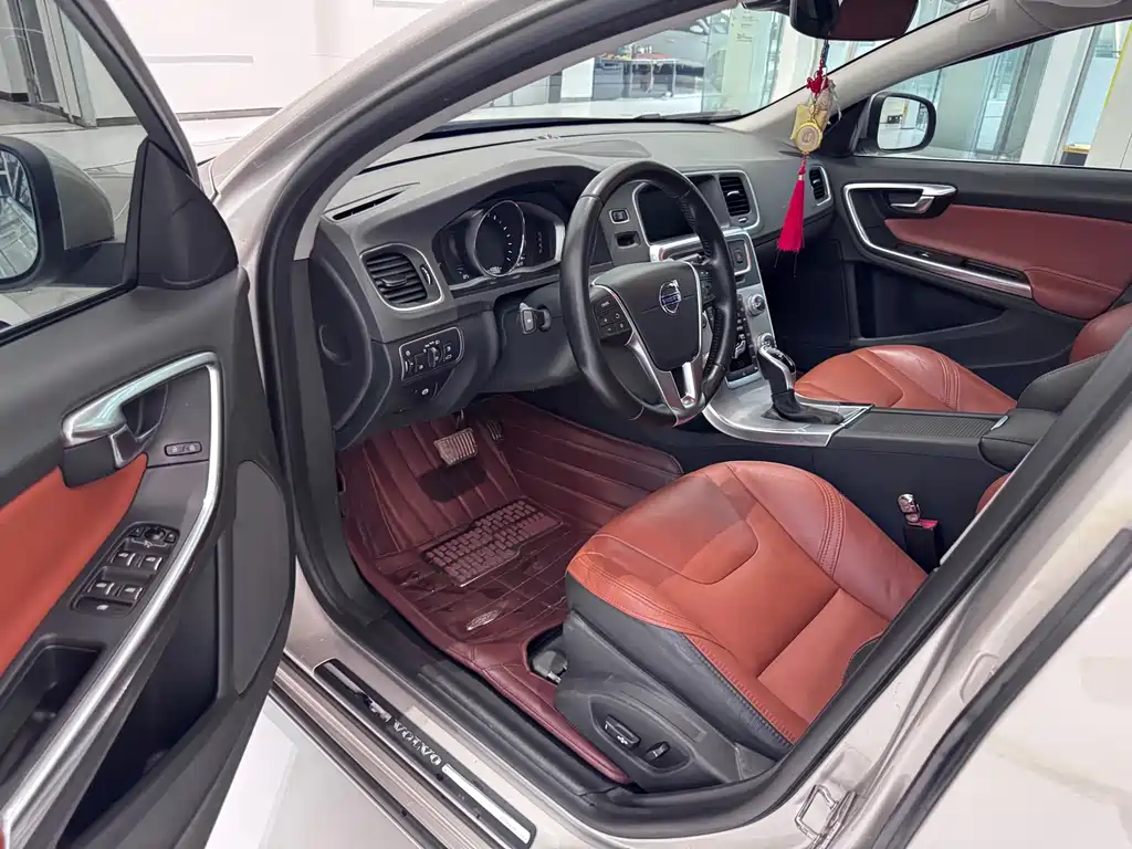 Volvo S60 — миниатюра 4