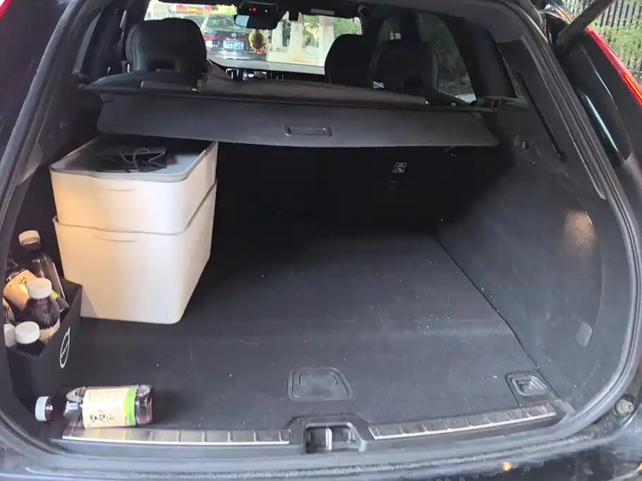 Volvo XC60 PHEV — миниатюра 4