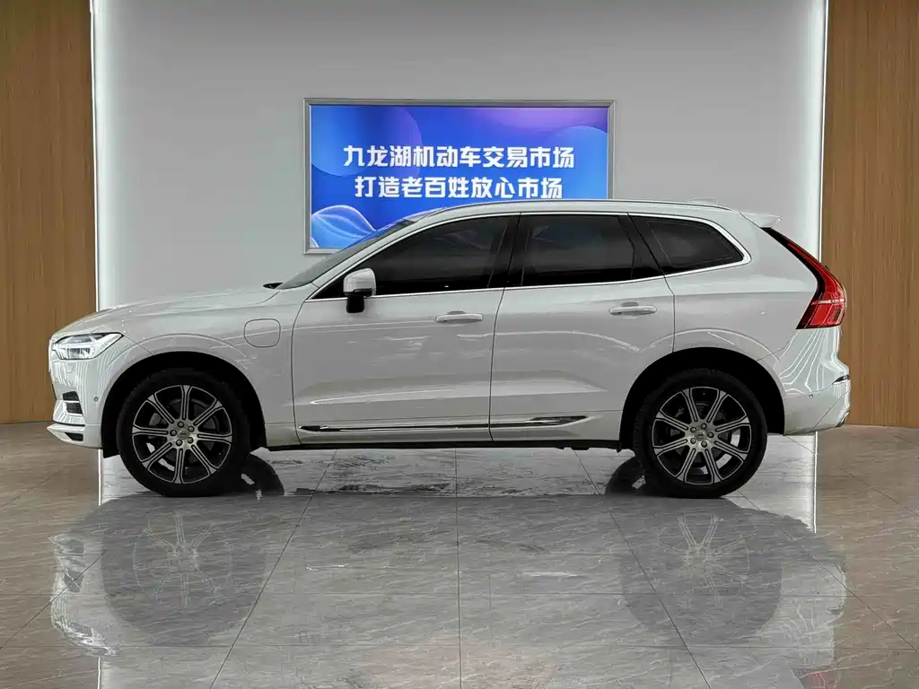 Volvo XC60 PHEV — миниатюра 4