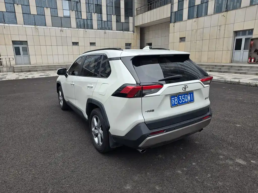 Toyota RAV4 — миниатюра 4