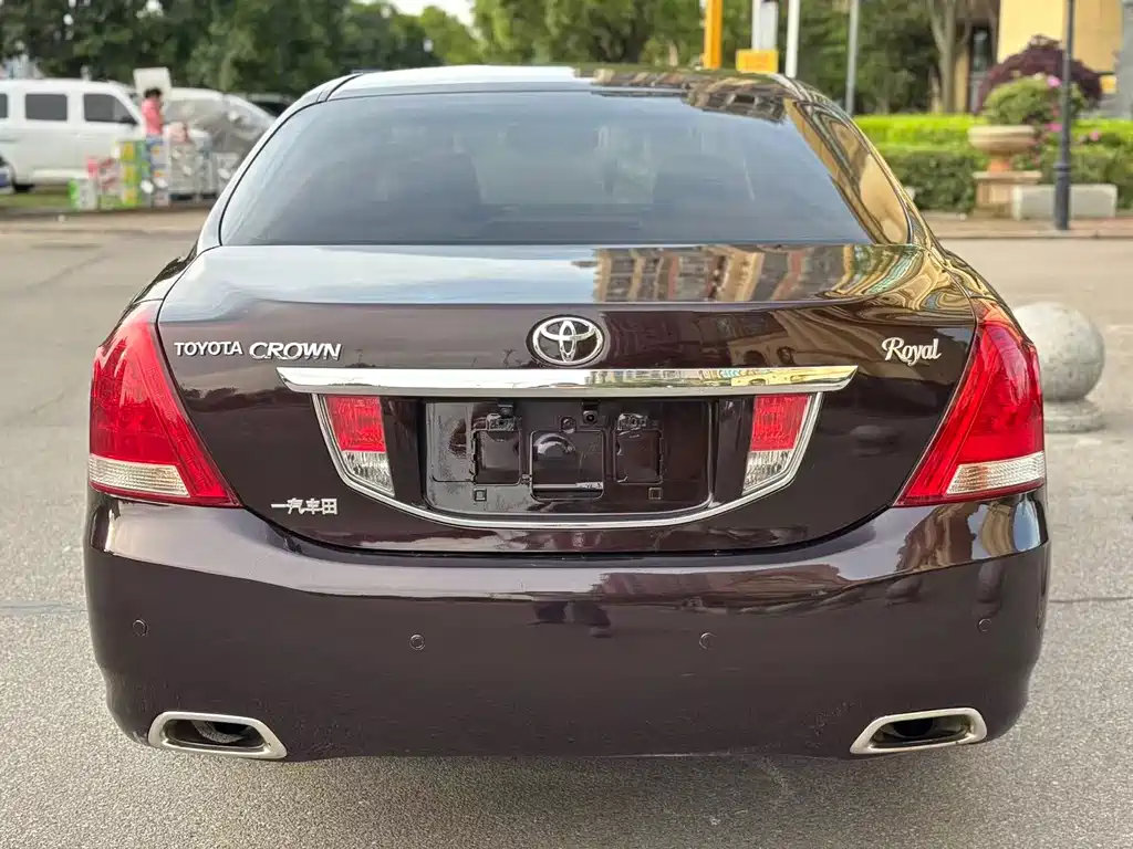 Toyota Crown — миниатюра 5