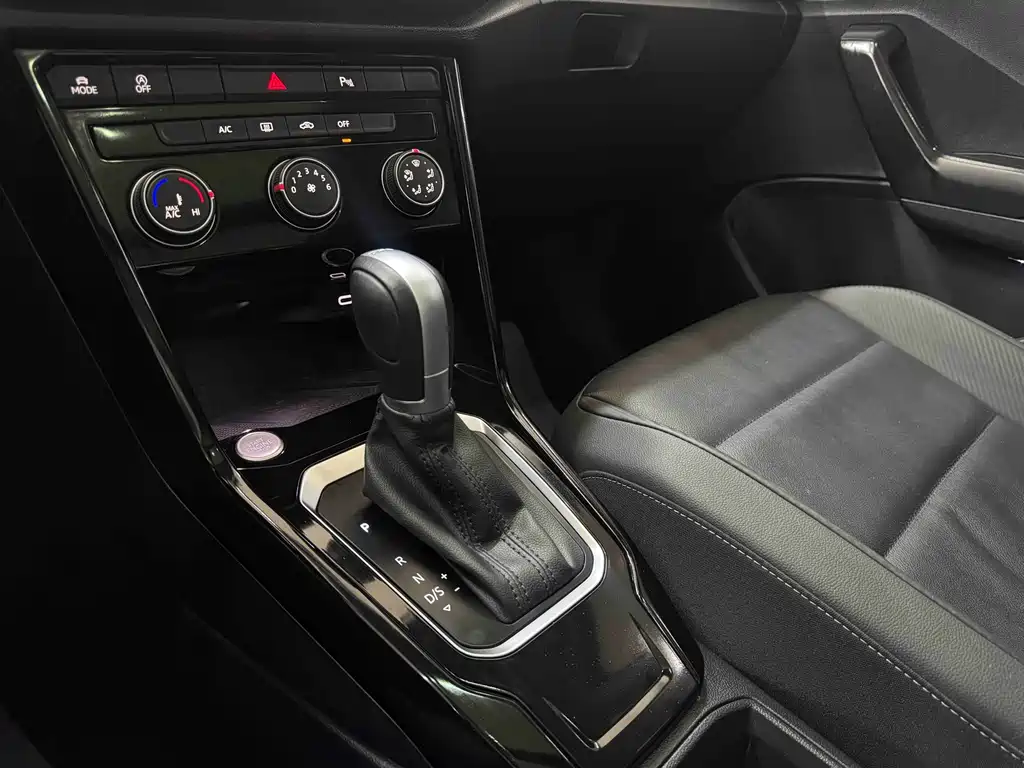 Volkswagen T-Roc — миниатюра 13