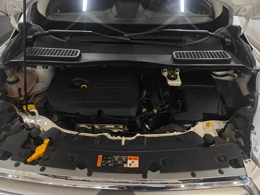 Ford Kuga — миниатюра 10