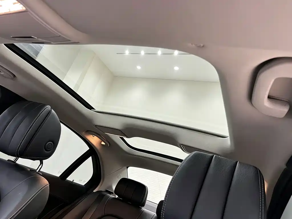 Mercedes-Benz C-Class — миниатюра 16