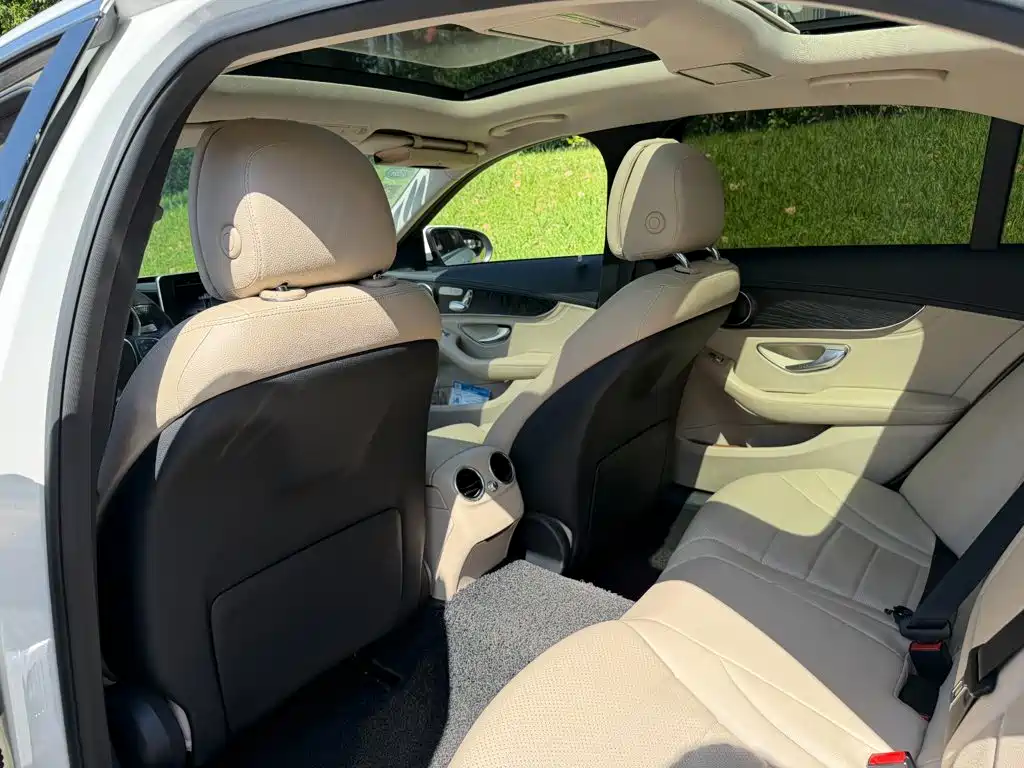 Mercedes-Benz C-Class — миниатюра 11