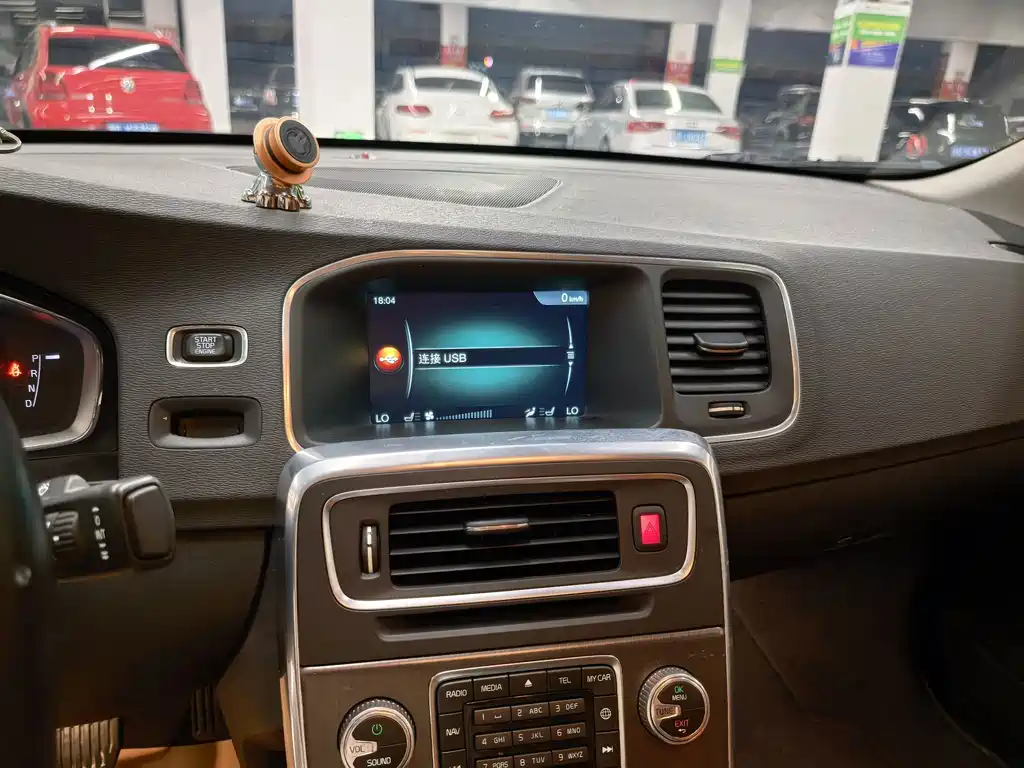 Volvo S60 PHEV — миниатюра 11