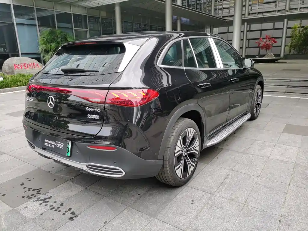 Mercedes-Benz EQE SUV — миниатюра 6