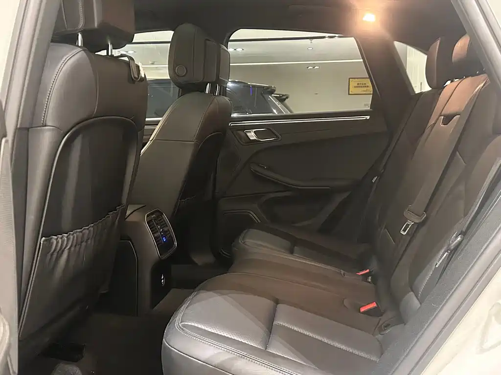 Porsche Macan — миниатюра 11