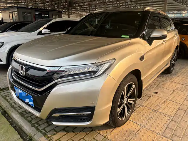 HONDA UR V