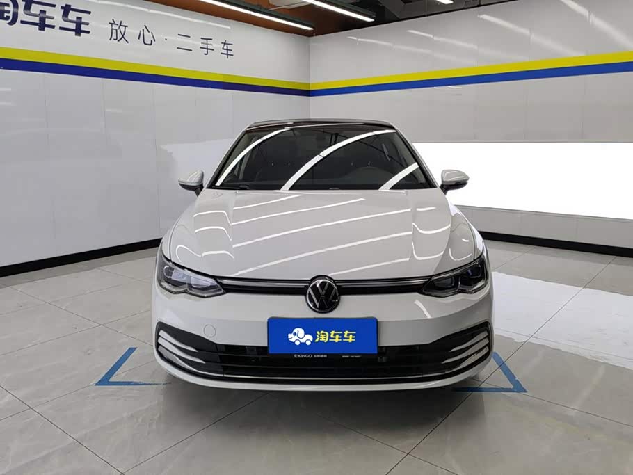 Volkswagen Golf 1.4 л 2022 г. Белый, пробег 23700 км