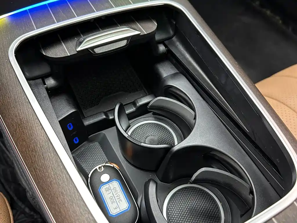Mercedes-Benz E-Class — миниатюра 16