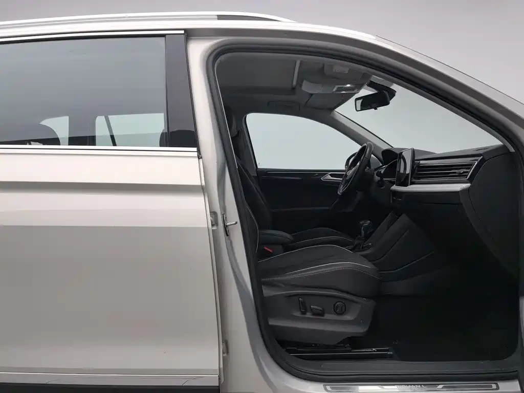 Volkswagen Tiguan L — миниатюра 23