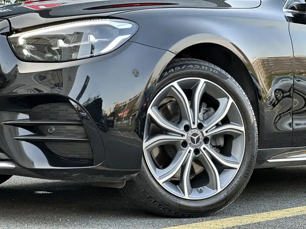 Mercedes-Benz E-Class — миниатюра 14