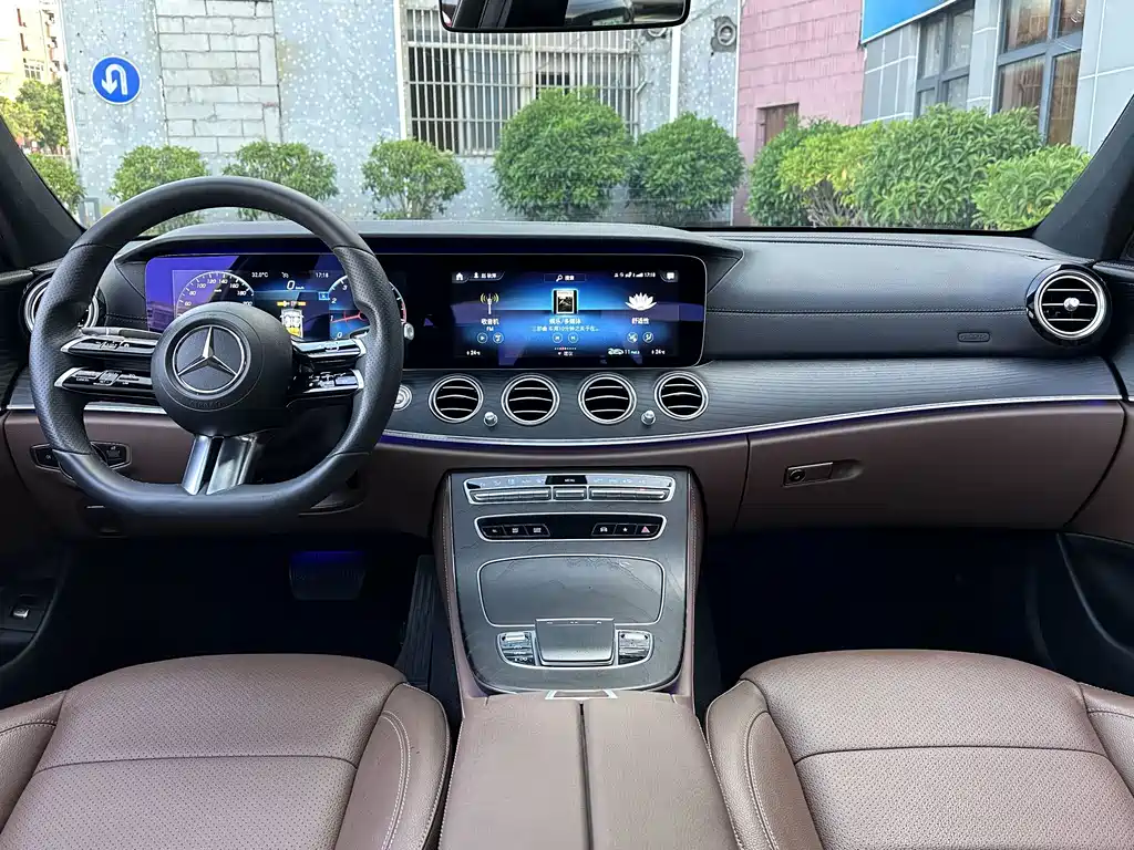 Mercedes-Benz E-Class — миниатюра 5