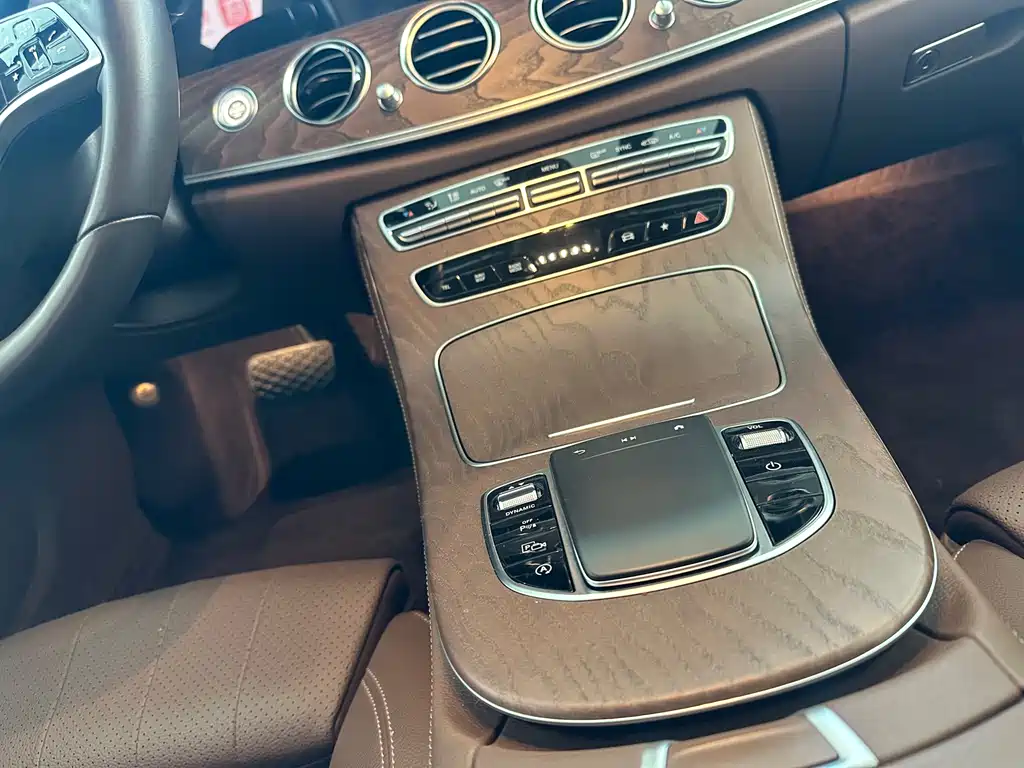 MERCEDES-BENZ E CLASS