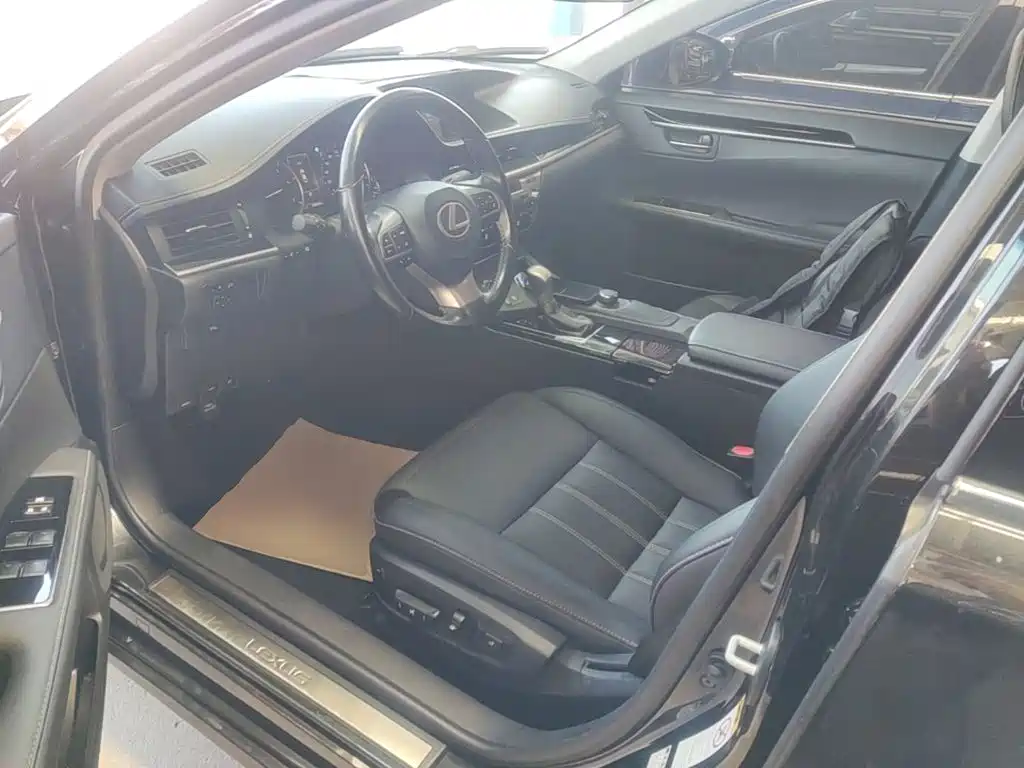 Lexus ES — миниатюра 16
