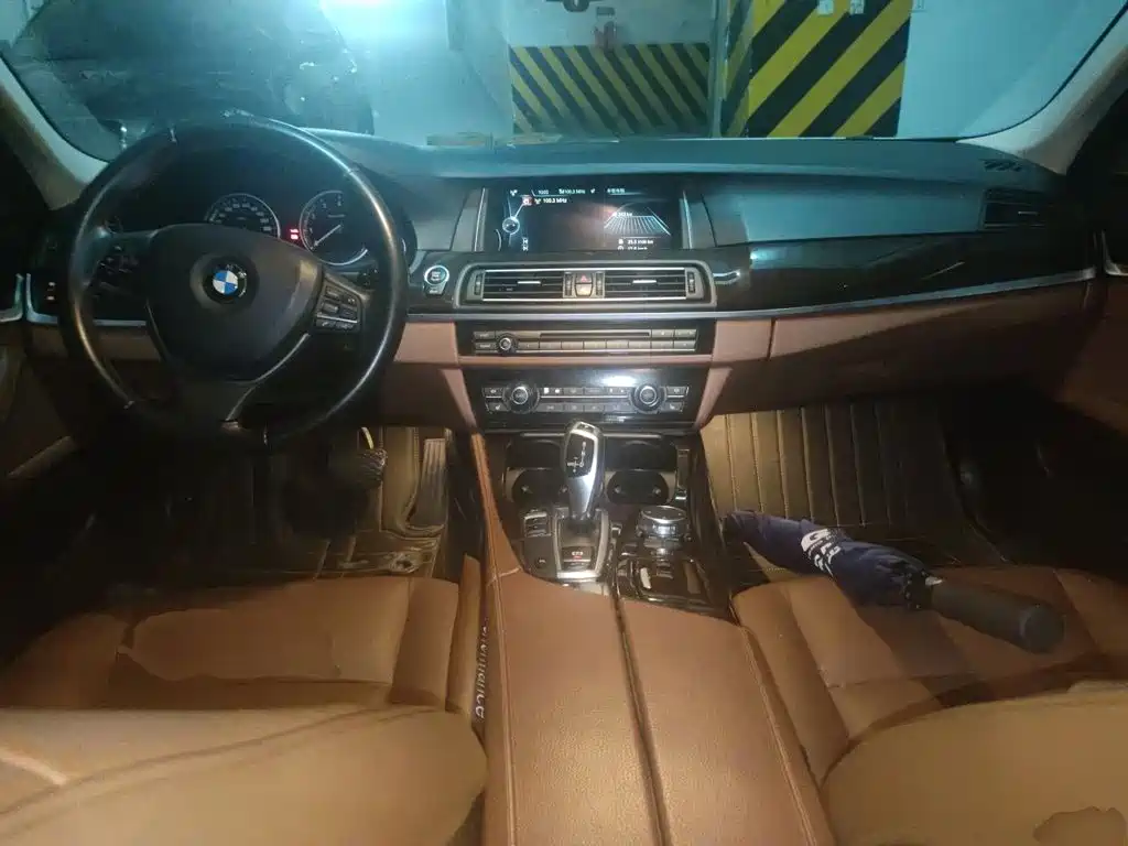 BMW 5 Series — миниатюра 10