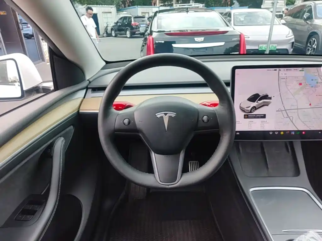 Tesla Model Y — миниатюра 11