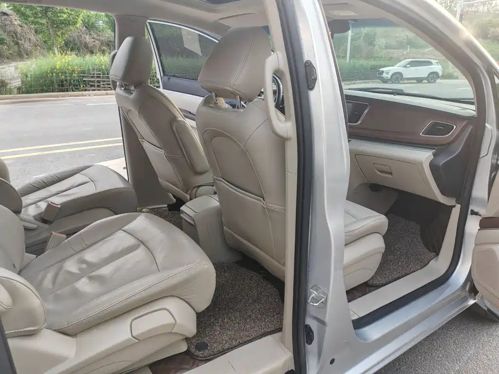 Buick GL8 2017 25S Luxury V