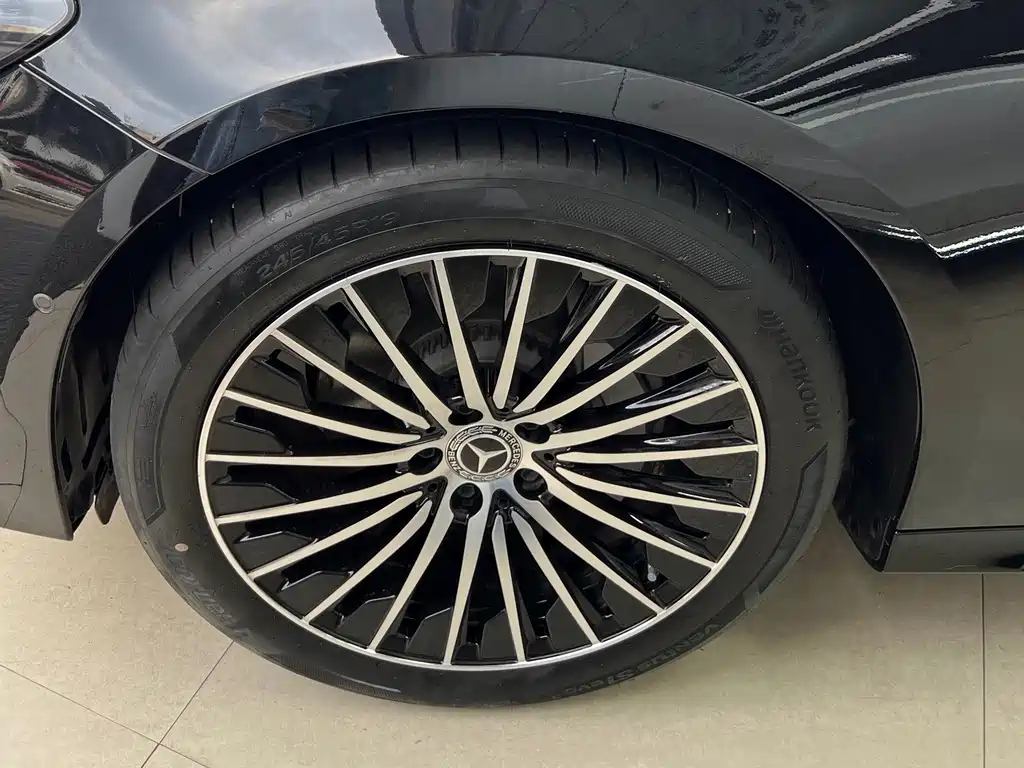 Mercedes-Benz E-Class — миниатюра 14