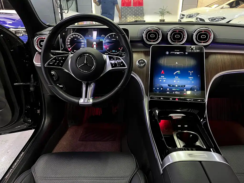 Mercedes-Benz C-Class — миниатюра 6