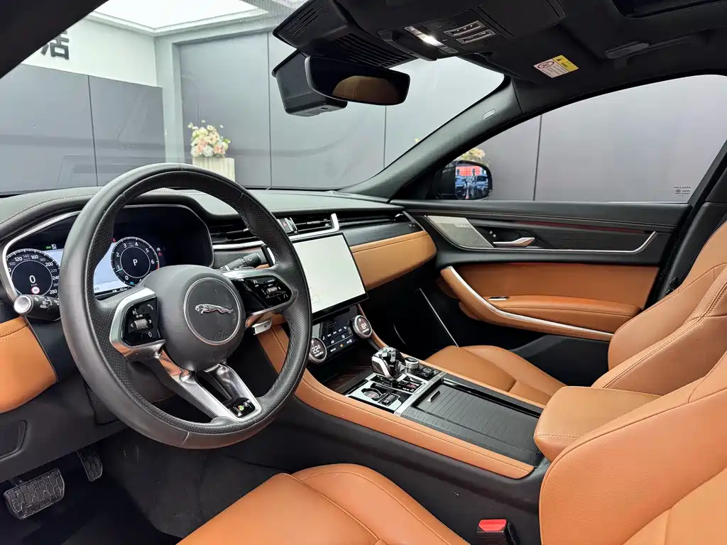 Jaguar XFL — миниатюра 4