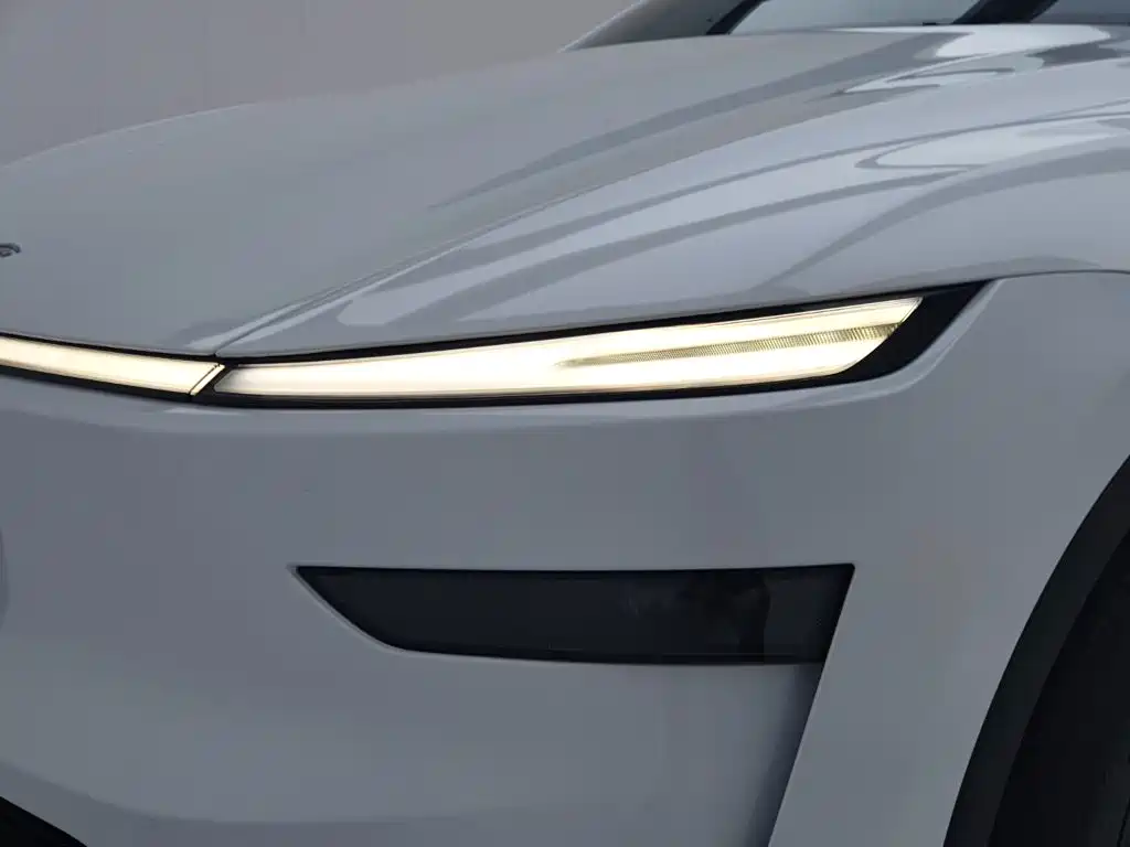 Tesla Model Y — миниатюра 11